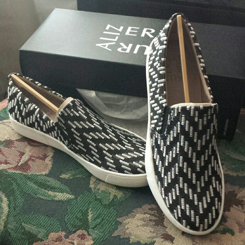**SOLD on another site**Naturalizer Chevron shoe